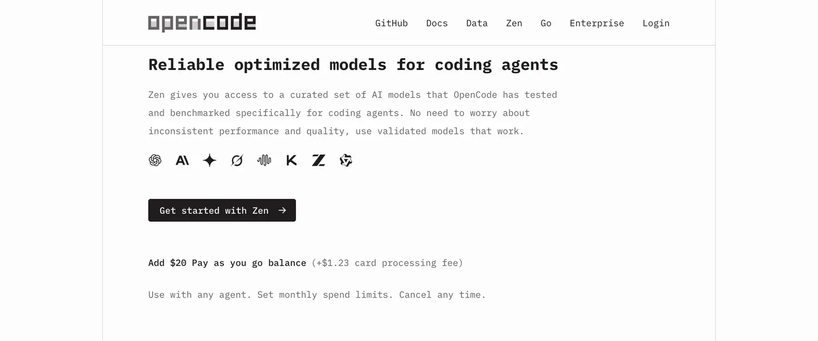 Página de OpenCode Zen que ofrece un saldo de pago por uso de $20 más una comisión por procesar la tarjeta, utilizable con cualquier agente