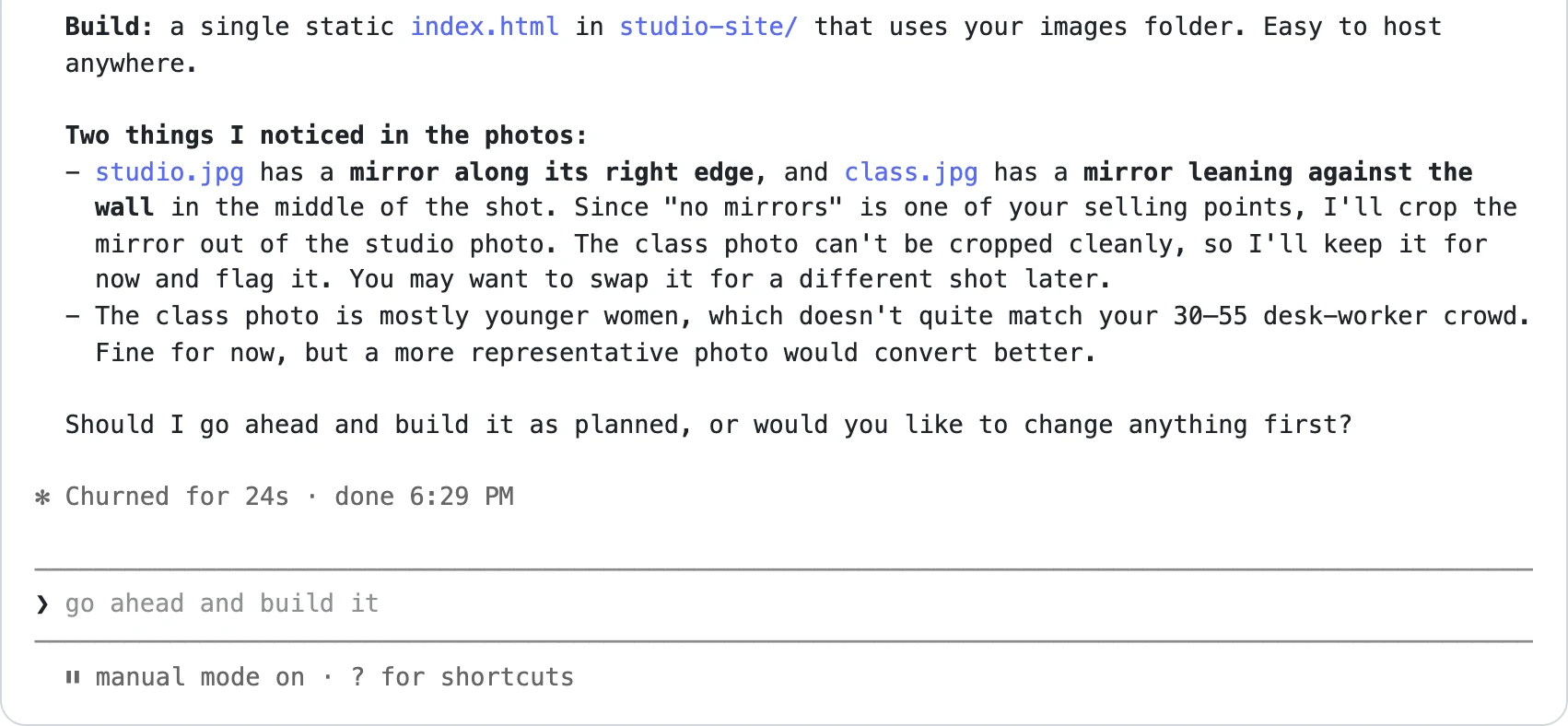 Plano de um agente de IA para uma landing page que aponta duas fotos contradizendo uma promessa de sem espelhos e pergunta antes de construir