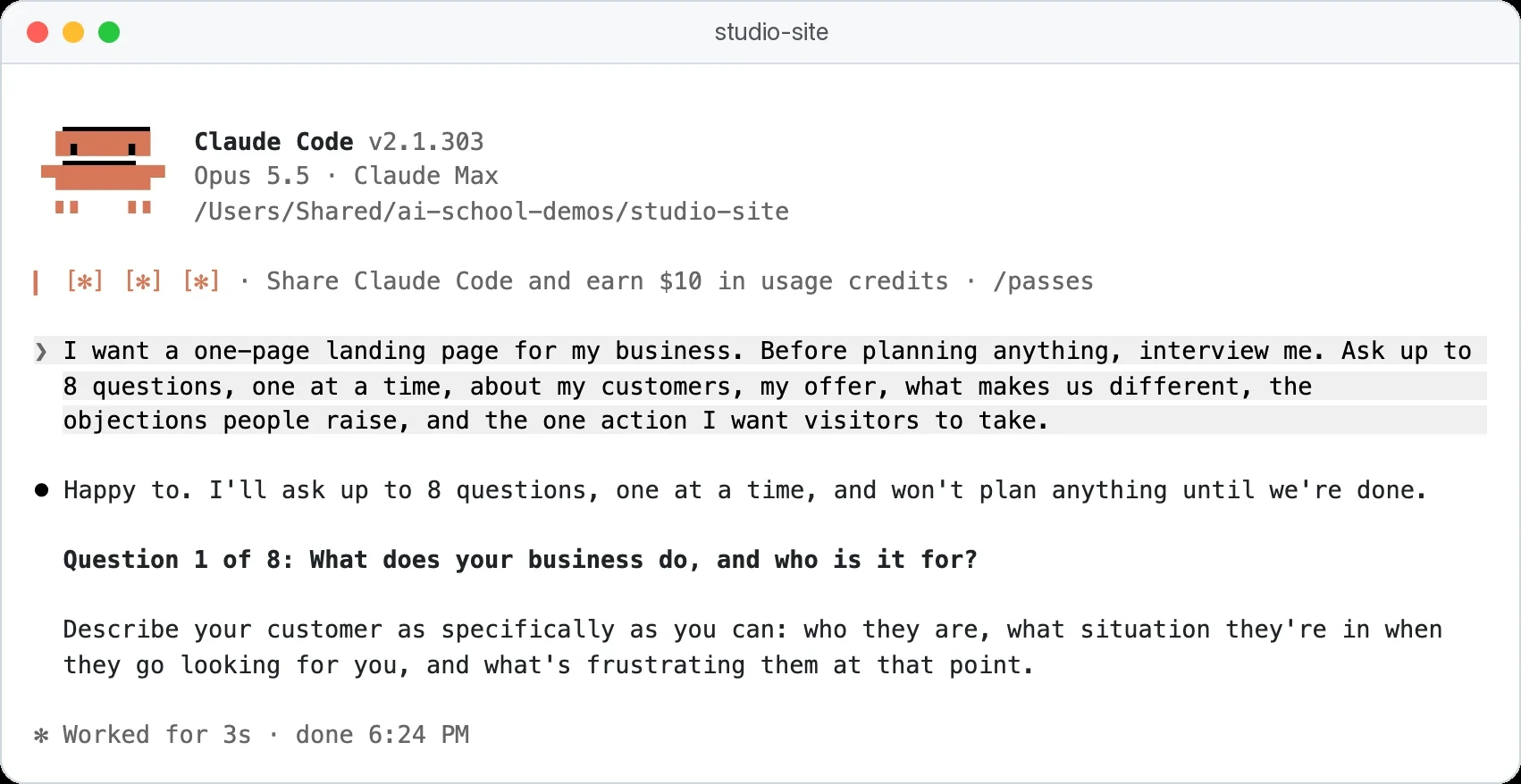 Claude Code répond au prompt d'interview de vibe coding avec la question 1 sur 8, au sujet du client