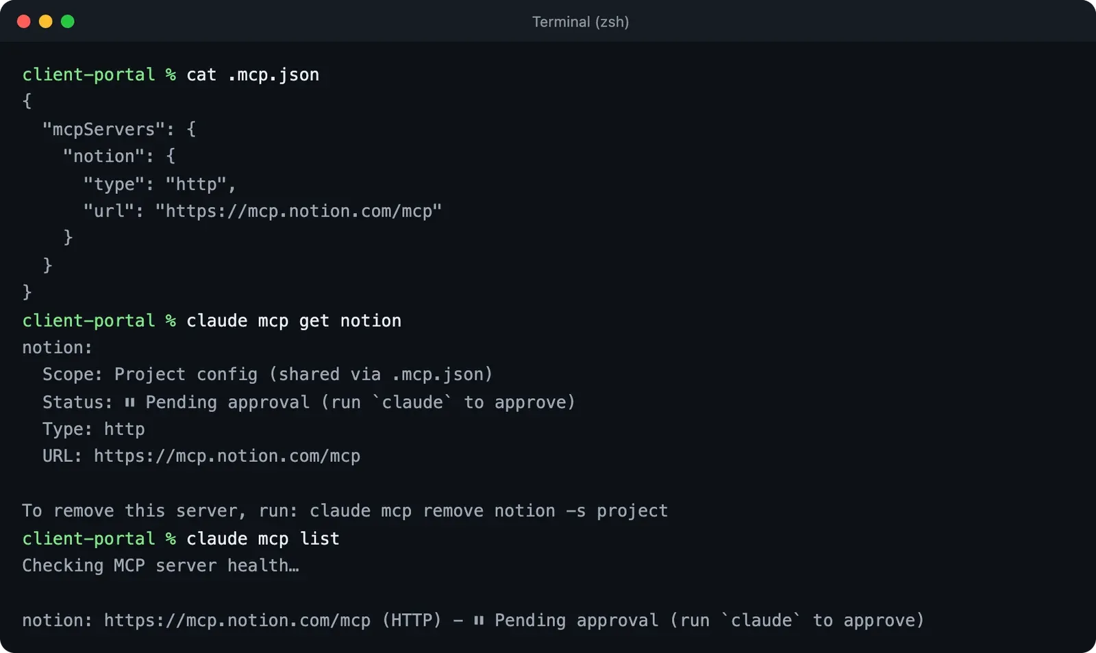 Terminal que muestra un archivo .mcp.json de proyecto y claude mcp get y claude mcp list informando que el servidor MCP de Notion está pendiente de aprobación